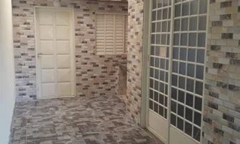 Aluga-Se Casa Em Águ...