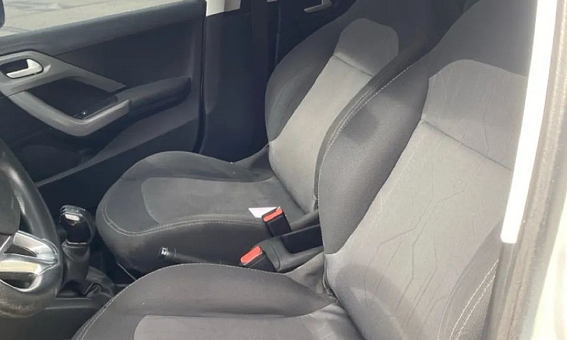 Peugeot 208 Active 2...