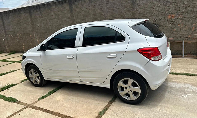 Chevrolet Onix Hatch...