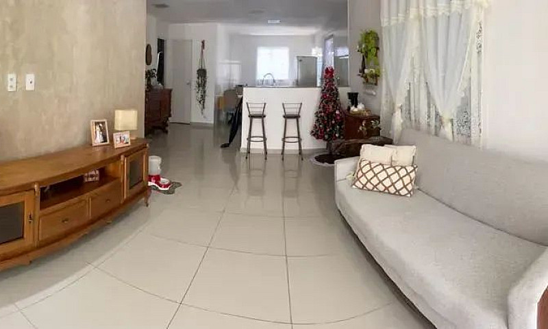 Casa De Condomínio P...