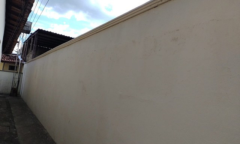 Casa Com Barracões E...