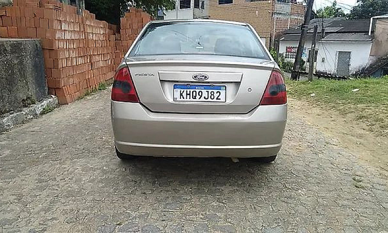 Fiesta 2006 1.0 $ 11...