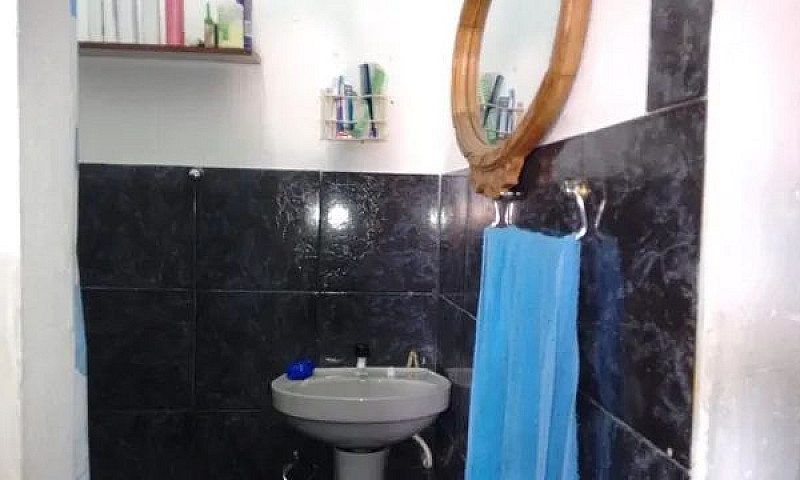 Um Quarto Com Banhei...