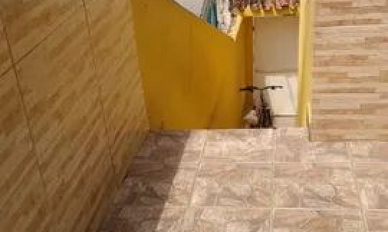 Um Quarto Com Banhei...