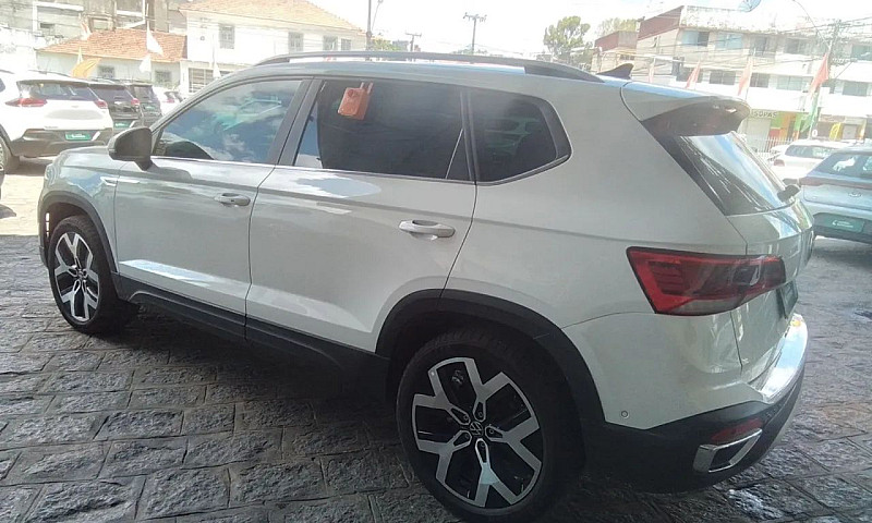Volkswagen Taos High...