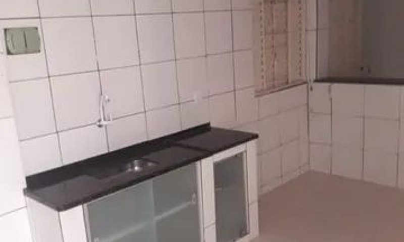 Aluga-Se Casa Em Águ...