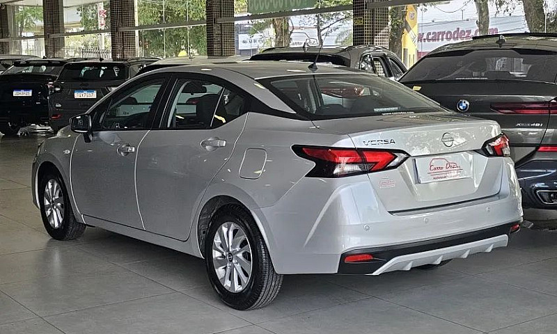 Nissan Versa Sense 1...