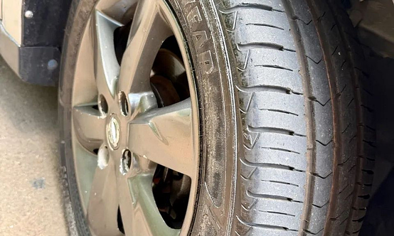 Nissan Tiida S 1.8/1...