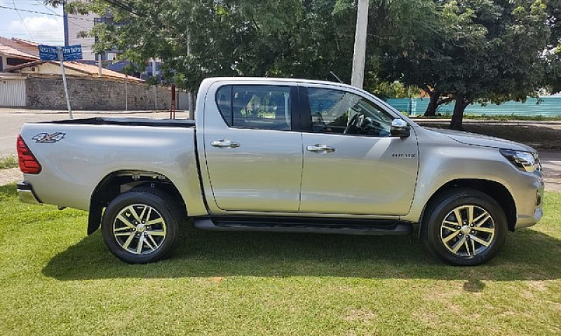Toyota Hilux 2.8 Srv...