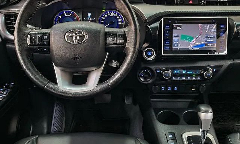 Toyota Hilux Srv 2.8...