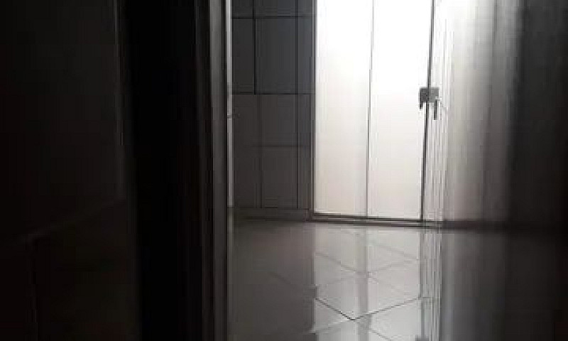 Aluga-Se Casa Em Águ...