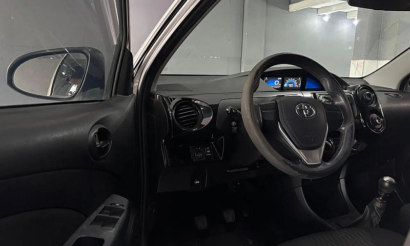 Toyota Etios X 1.3 F...