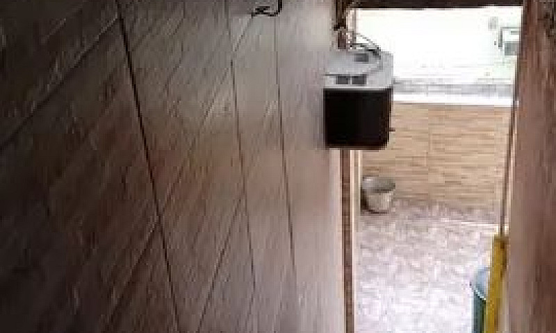 Um Quarto Com Banhei...
