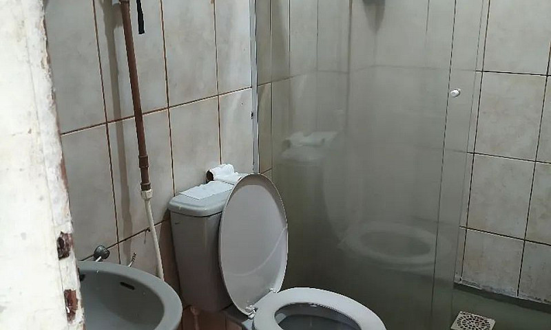 Alugo Pequeno Aparta...