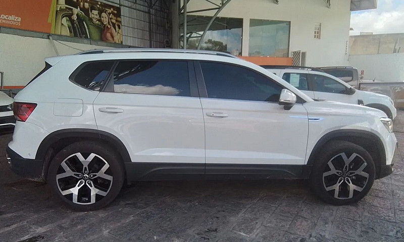 Volkswagen Taos High...