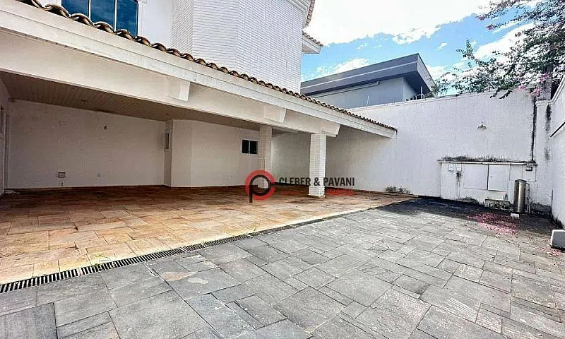Casa Com 4 Dormitóri...