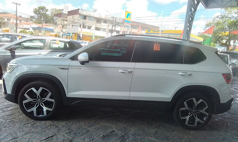 Volkswagen Taos High...
