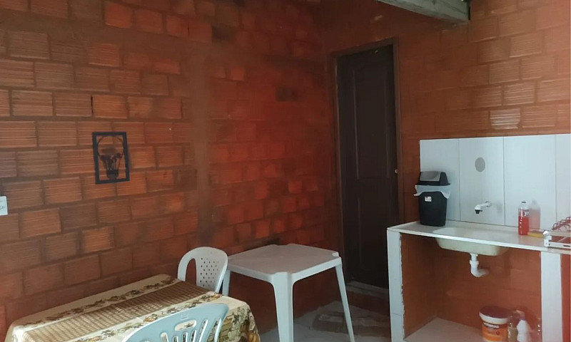 Casa Na Orla Da Beir...