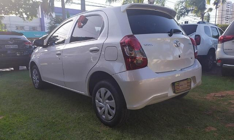 Toyota Etios X 1.3 F...