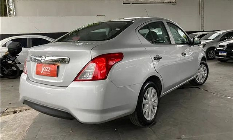 Nissan Versa 2021 1....