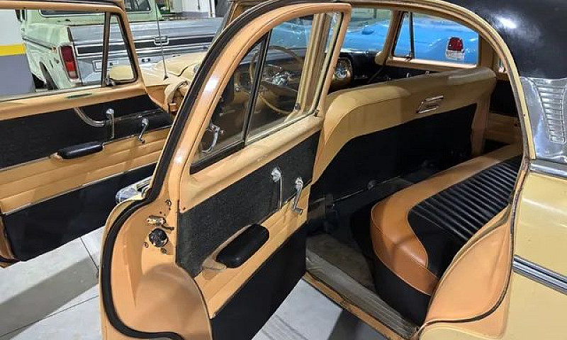 Plymouth Belvedere 1...