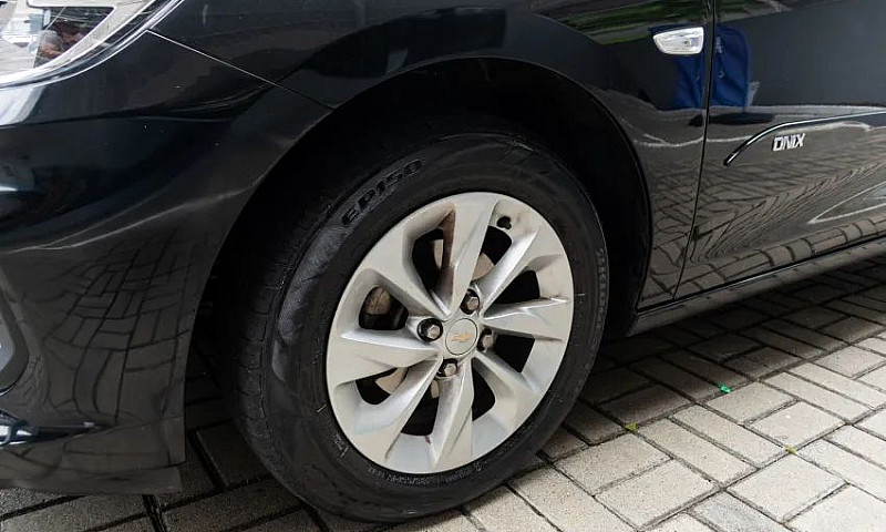 Chevrolet Onix Hatch...
