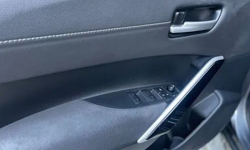 Toyota Corolla Cross...