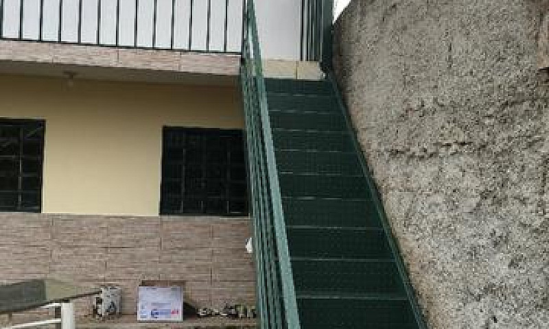 Casa De Fundo, 1 Qua...