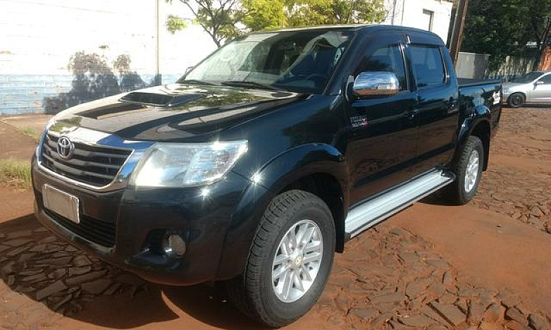 Toyota Hilux Srv 4X4...