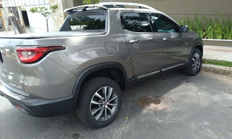Fiat Toro Volcano 2....