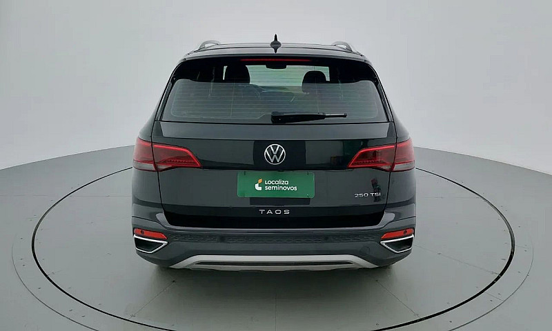 Volkswagen Taos 2023...