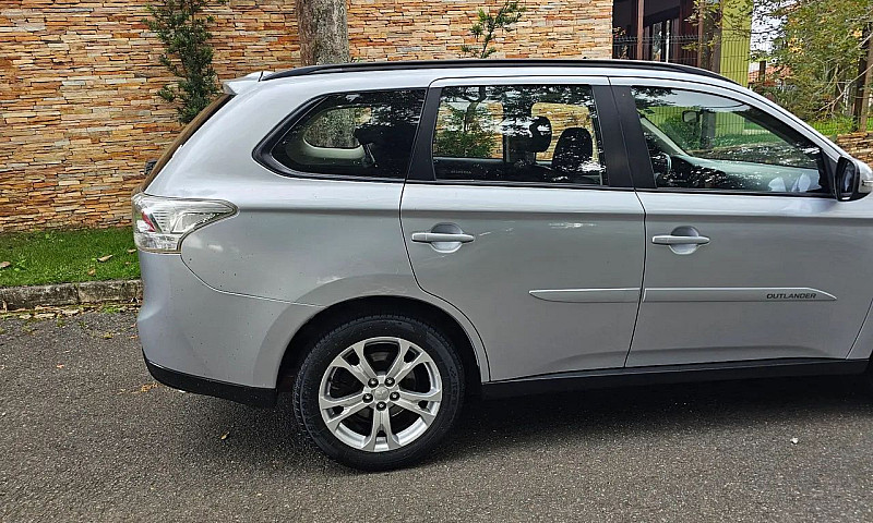 Mitsubishi Outlander...