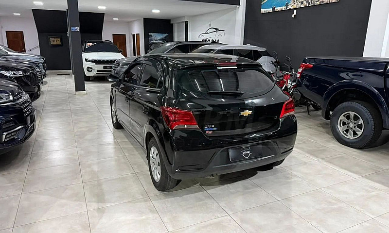 Chevrolet Onix Hatch...