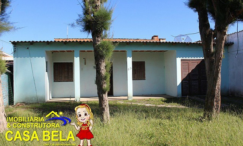 Casa Com Sala Ampla ...