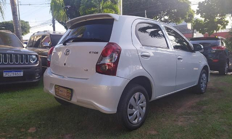 Toyota Etios X 1.3 F...