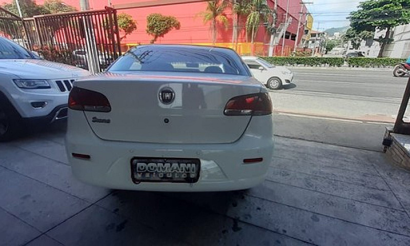 Siena El 2011  Muito...