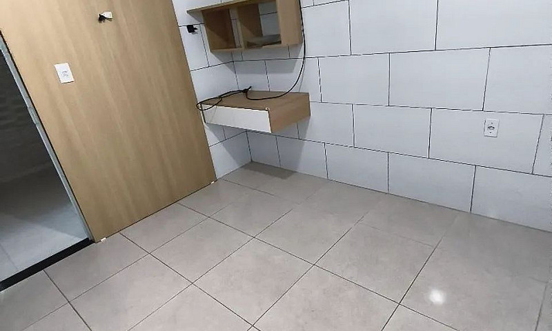 Aluga-Se Casa Bairro...