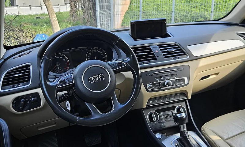 Audi Q3 Audi Black E...