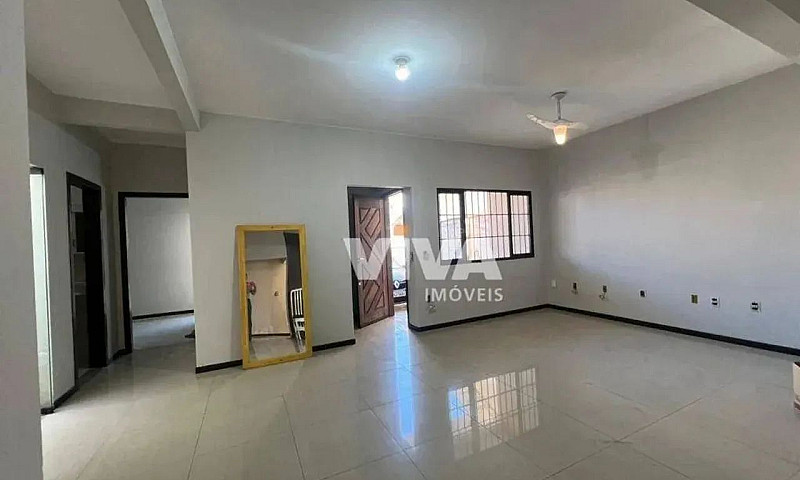 Casa Com 3 Dormitóri...