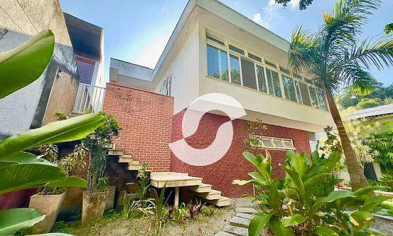Casa Com 4 Dormitóri...