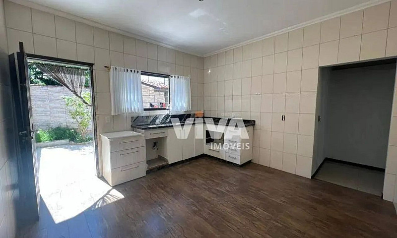 Casa Com 3 Dormitóri...