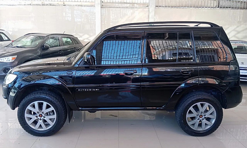 Mitsubishi Pajero Tr...