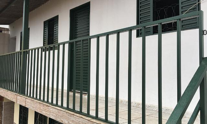 Casa De Fundo, 1 Qua...