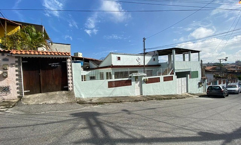 Linda Casa No Centro...
