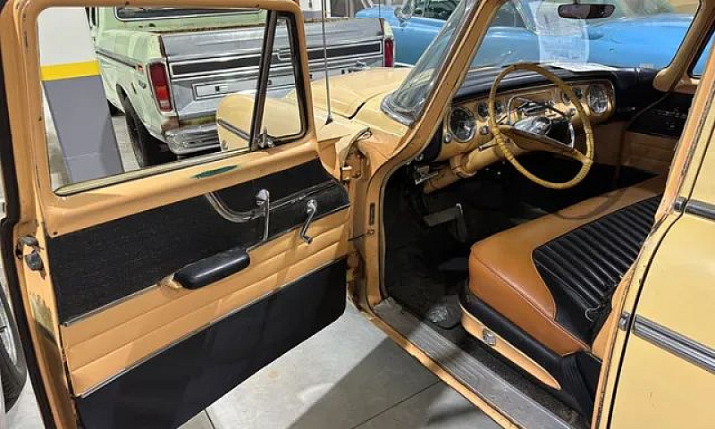 Plymouth Belvedere 1...
