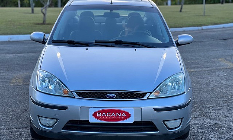 Focus Sedan Ghia 2.0...