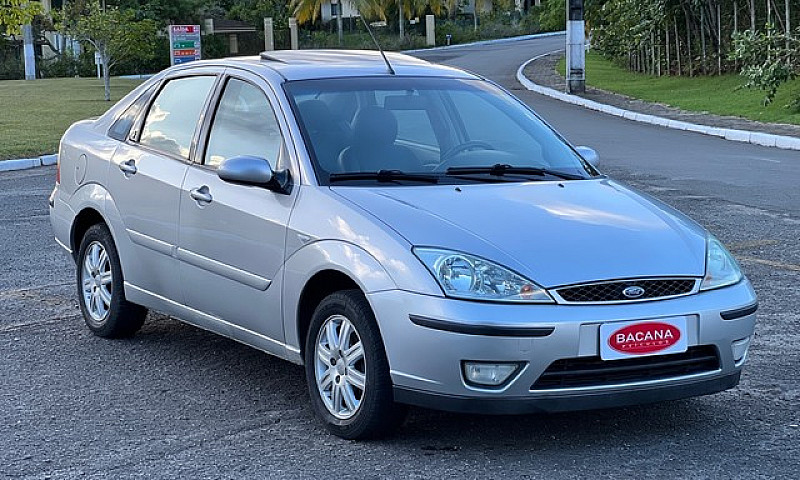Focus Sedan Ghia 2.0...