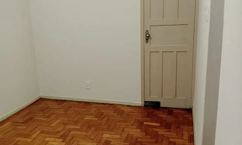 Apto Com 03 Quartos ...