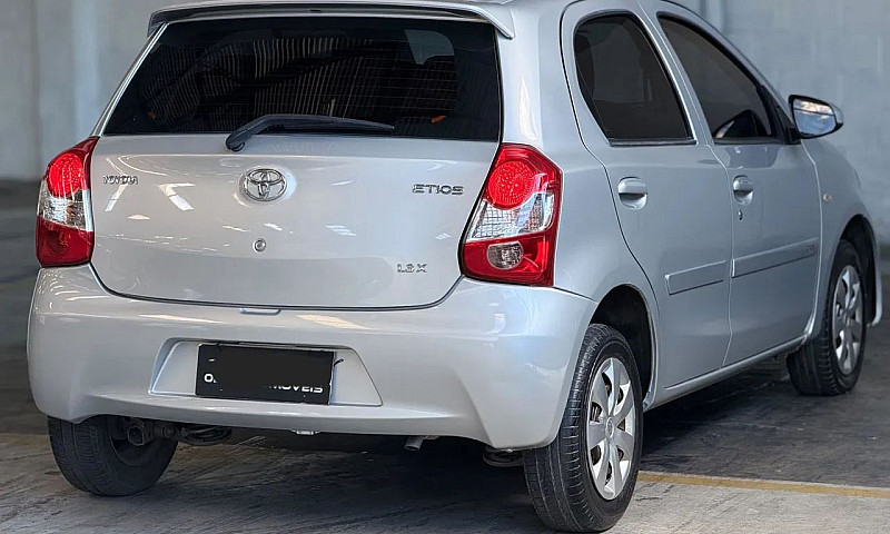 Toyota Etios X 1.3 F...