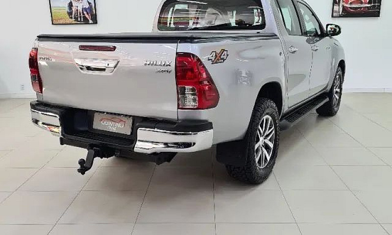 Toyota Hilux Srv 2.8...